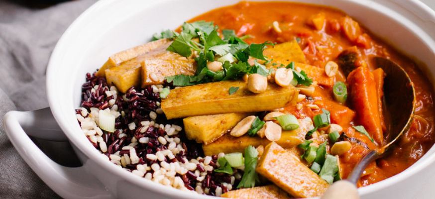 Carrot coconut curry with crispy tofu