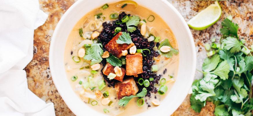 Thai soup with crispy tofu